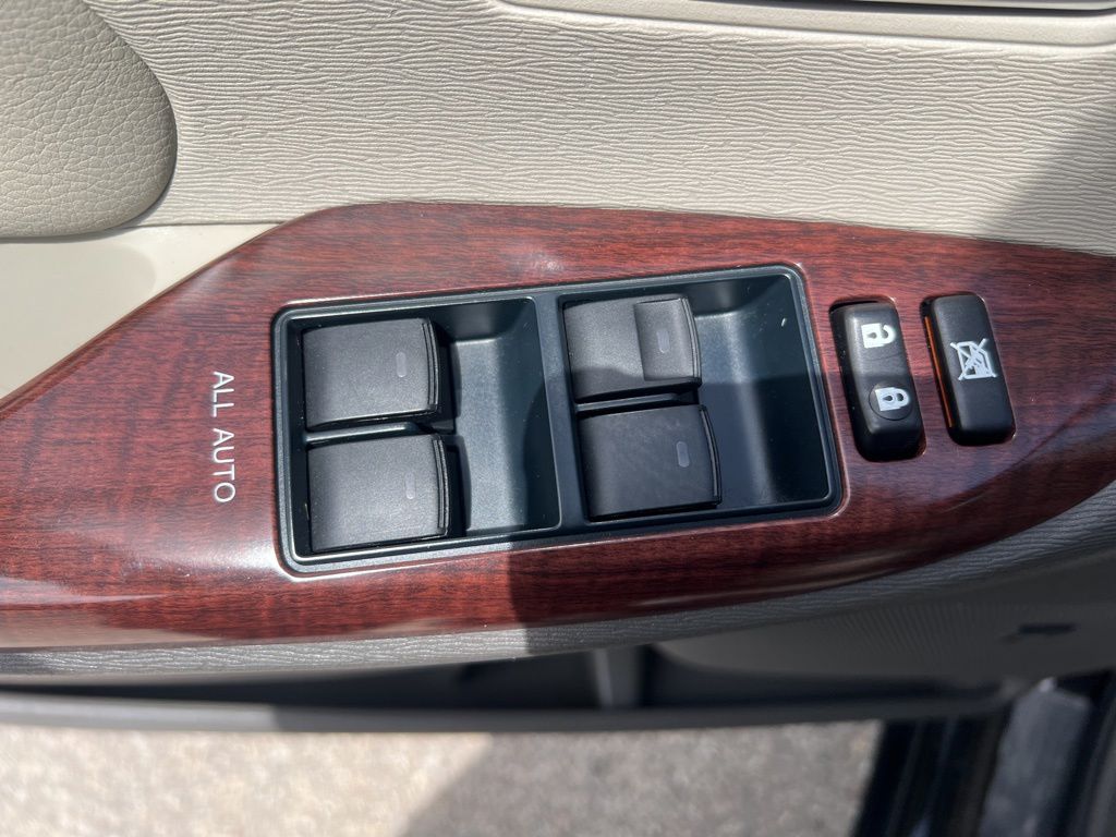 2014 Toyota Sienna XLE 7-Passenger Auto Access Se photo