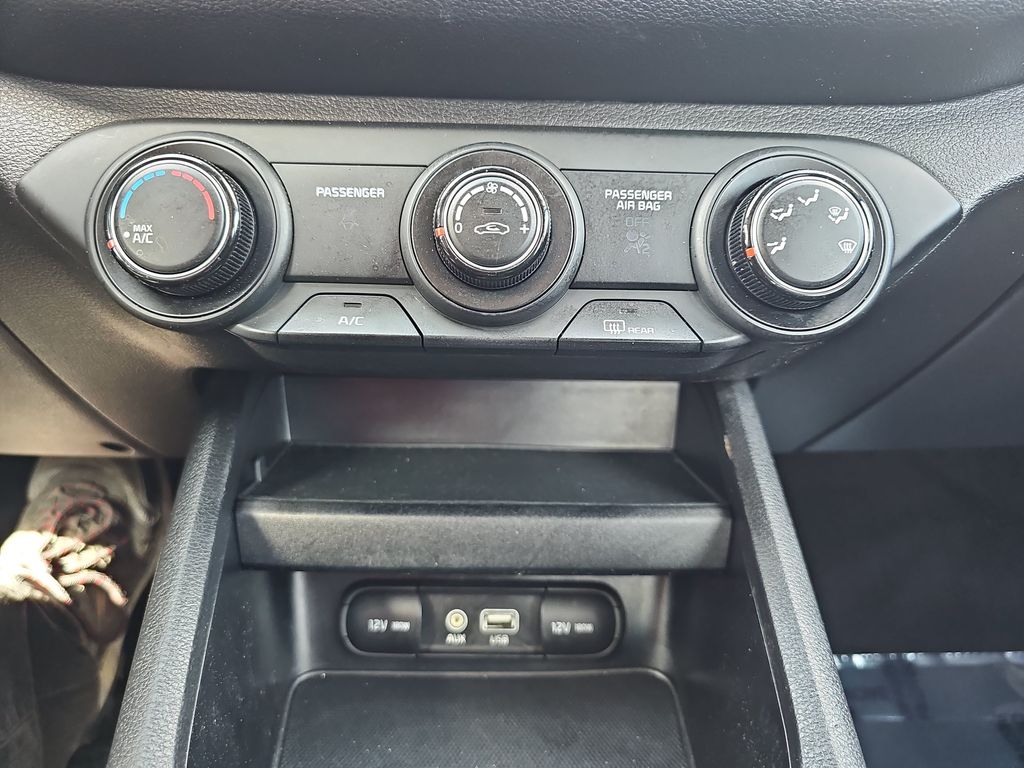 Used 2021 White Kia LXS image 24