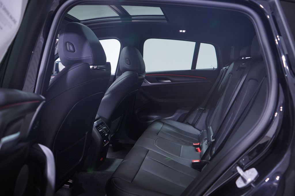 Thumbnail: 2025 BMW X4 - 9