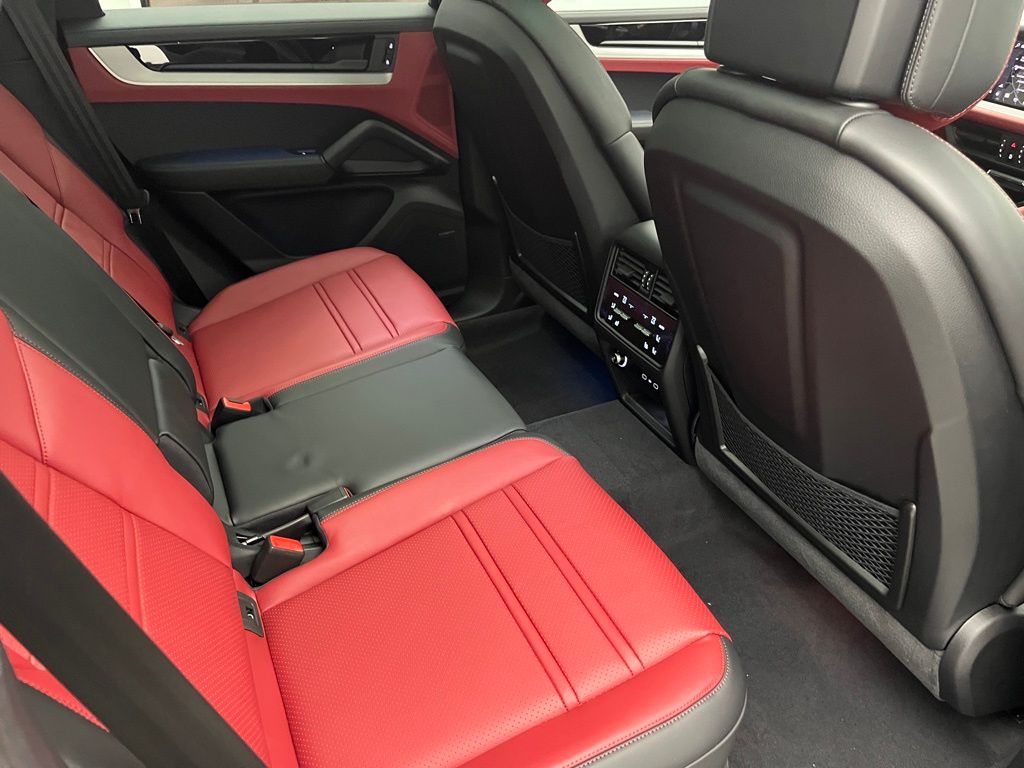 Thumbnail: 2026 Porsche Cayenne - 30