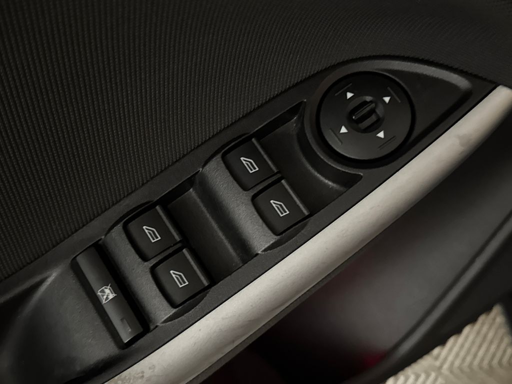 Used 2014 Blue Ford SE image 16