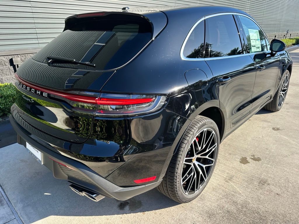 Thumbnail: 2026 Porsche Macan - 9