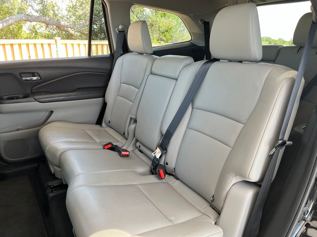 Thumbnail: 2016 Honda Pilot - 25