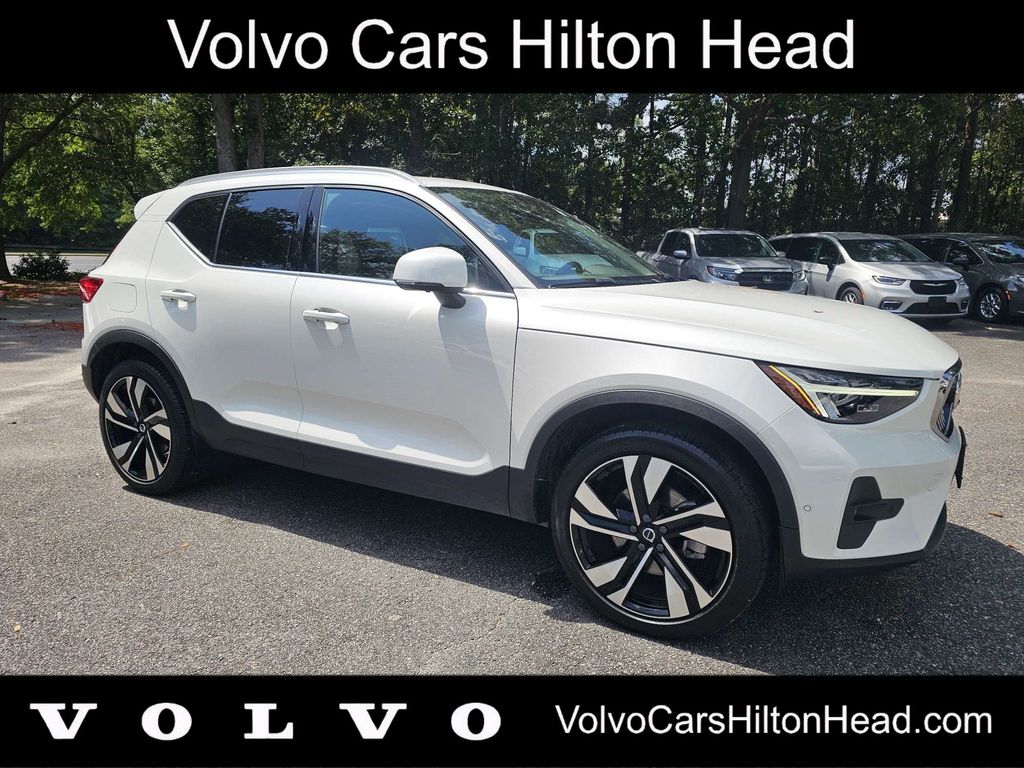 2023 Volvo XC40 B5 Ultimate Bright Theme AWD
