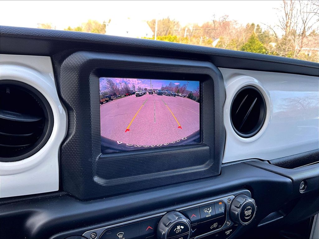 2023 Jeep Wrangler — photo 19