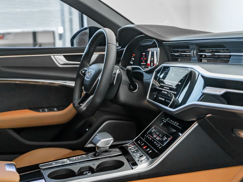 Used 2024  Audi 4.0T image 33