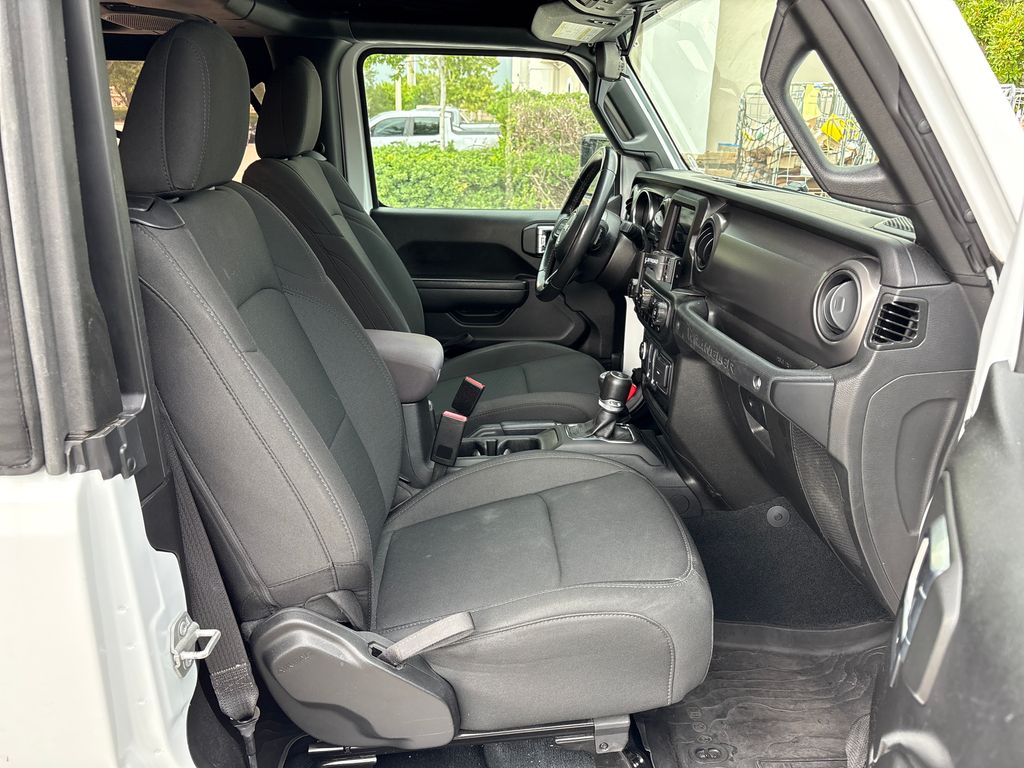 Used 2022 White Jeep Willys image 6