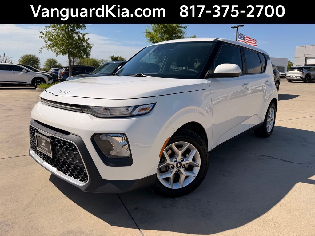 Snow White Pearl 2022 Kia Soul LX FWD SUV / Crossover Front-Wheel Drive Continuously Variable Transmission