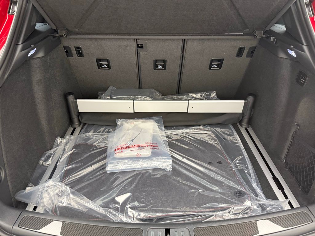 Thumbnail: 2026 Porsche Macan - 28