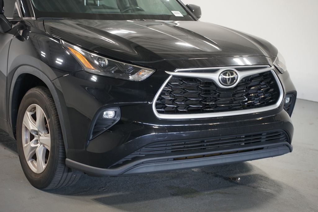 Thumbnail: 2022 Toyota Highlander - 4