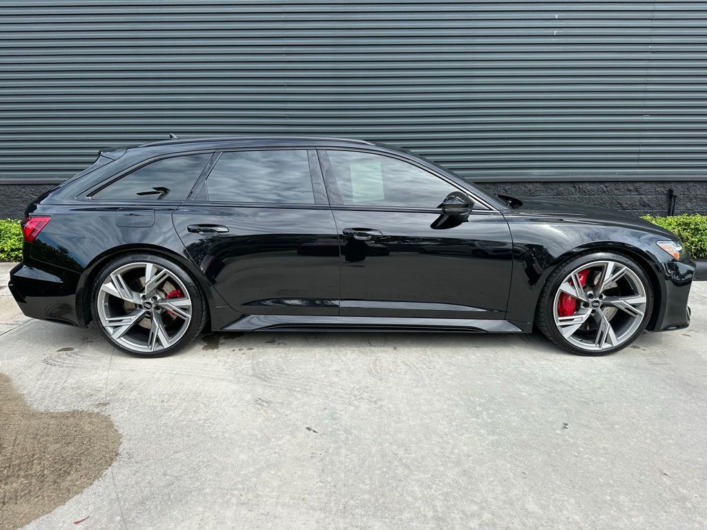 Thumbnail: 2021 Audi RS 6 - 11