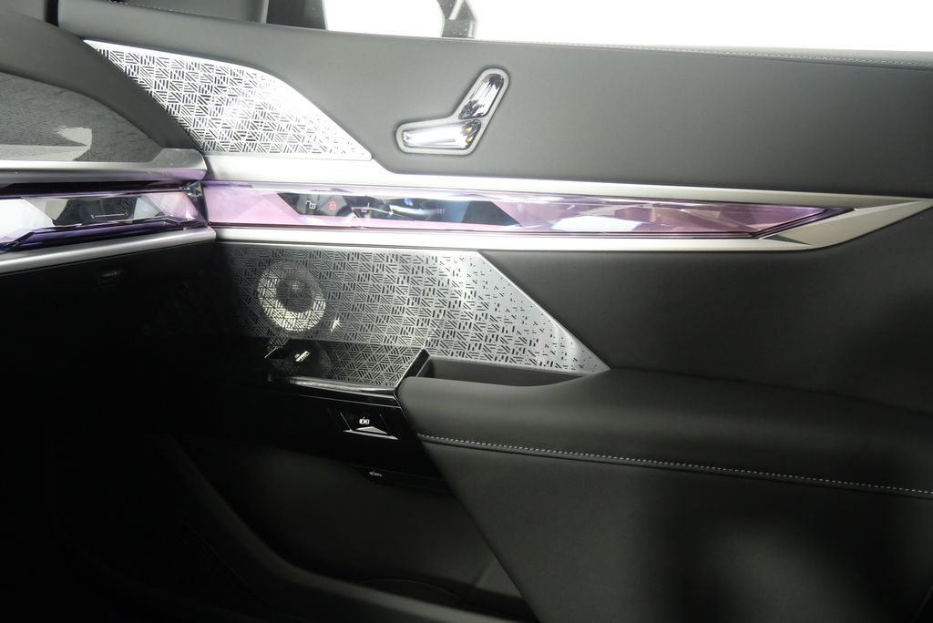 2025 BMW i7 xDrive60 30