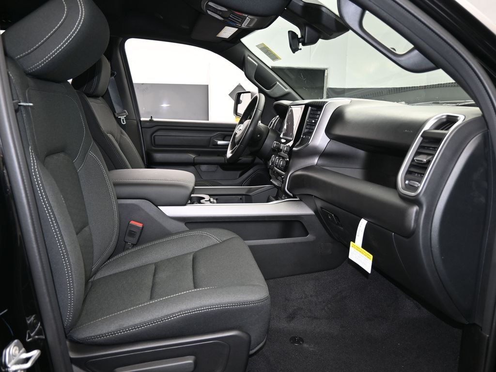 New 2026 Diamond Black Crystal Pearlcoat Ram Express image 38