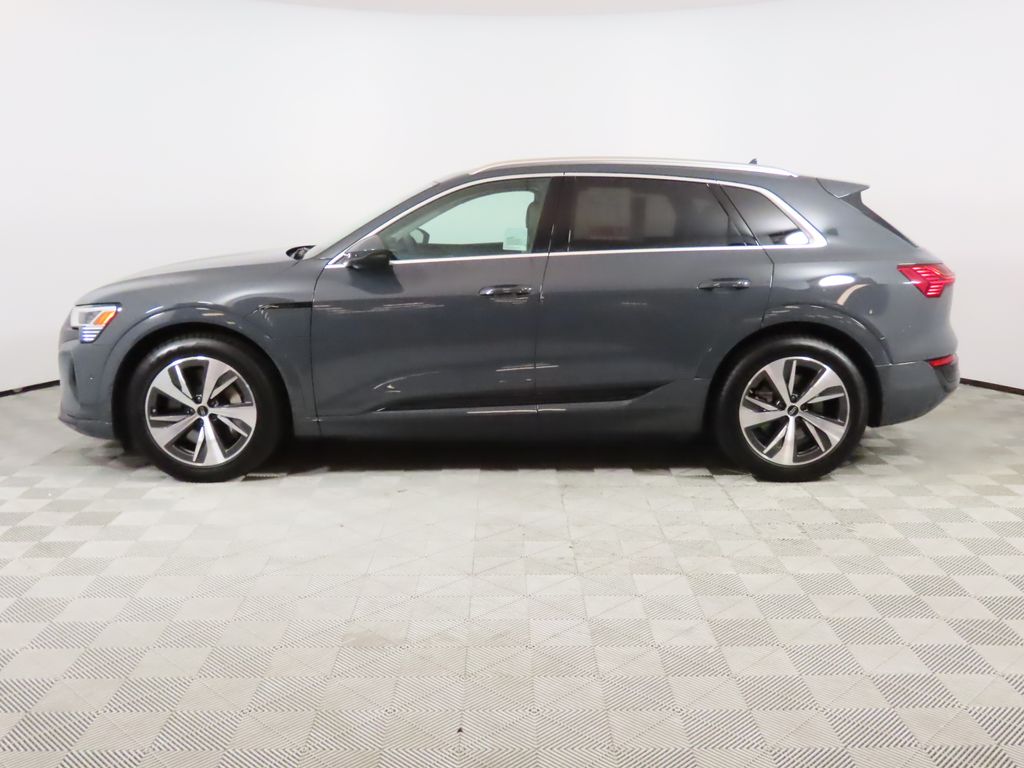 Thumbnail: 2024 Audi Q8 e-tron - 2