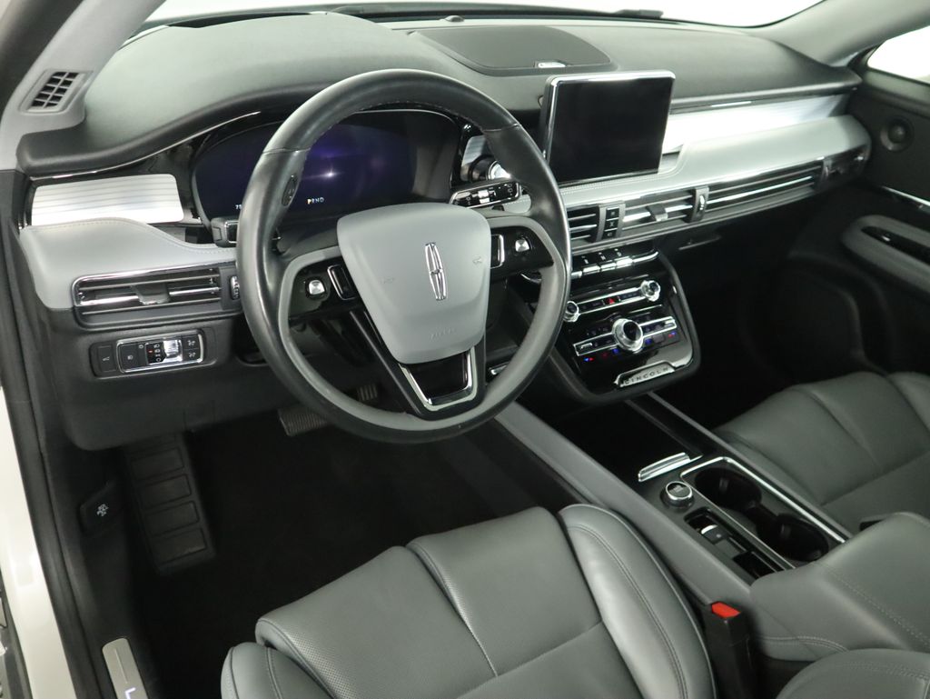 Thumbnail: 2022 Lincoln Corsair - 9