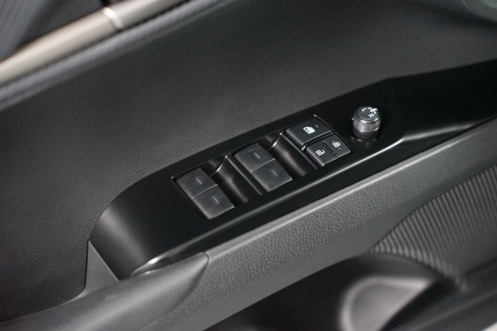 Thumbnail: 2025 Toyota Camry - 32