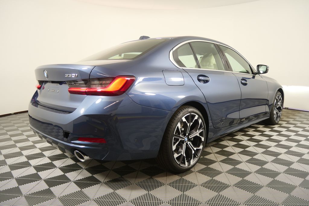 Thumbnail: 2026 BMW 3 Series - 3