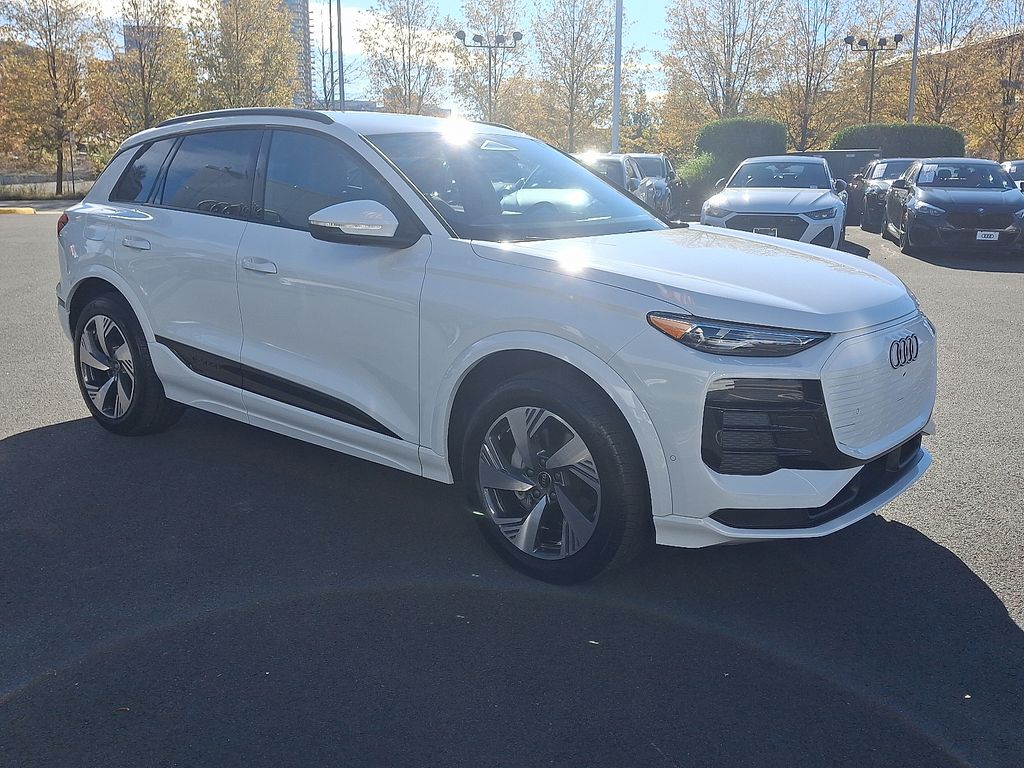 Thumbnail: 2025 Audi Q6 e-tron - 3