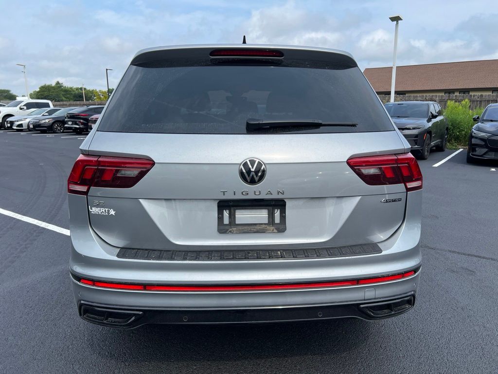 Used 2022 Silver Volkswagen 2.0T SE R-Line Black image 5