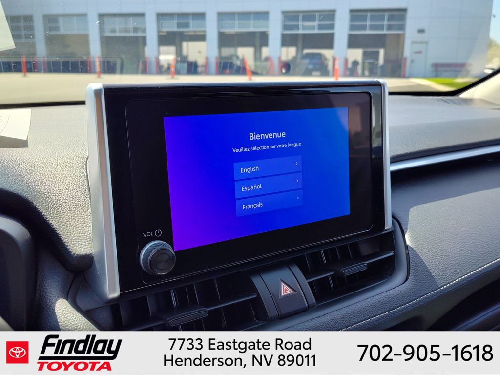 2024 Toyota RAV4 XLE - Photo 26