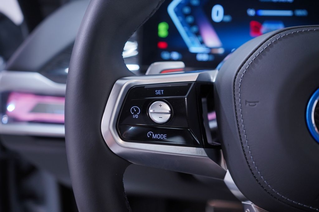 Thumbnail: 2025 BMW i7 - 20