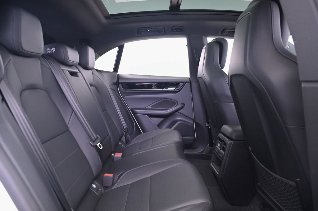 Thumbnail: 2024 Porsche Macan - 23