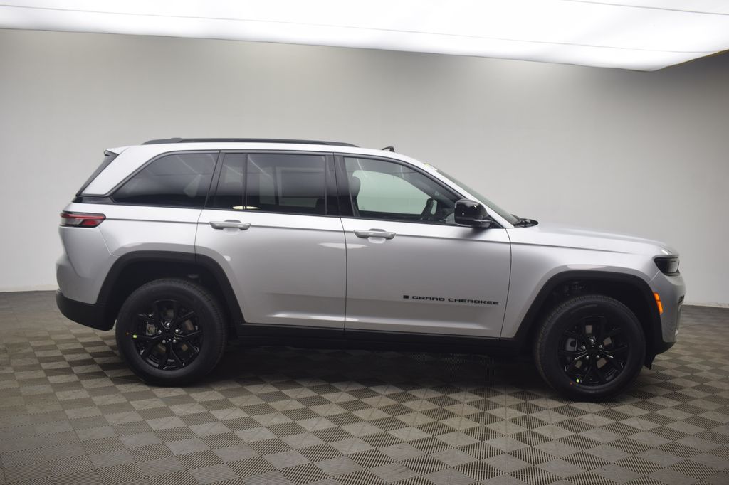 new 2026 Jeep Grand Cherokee car, priced at $46,442