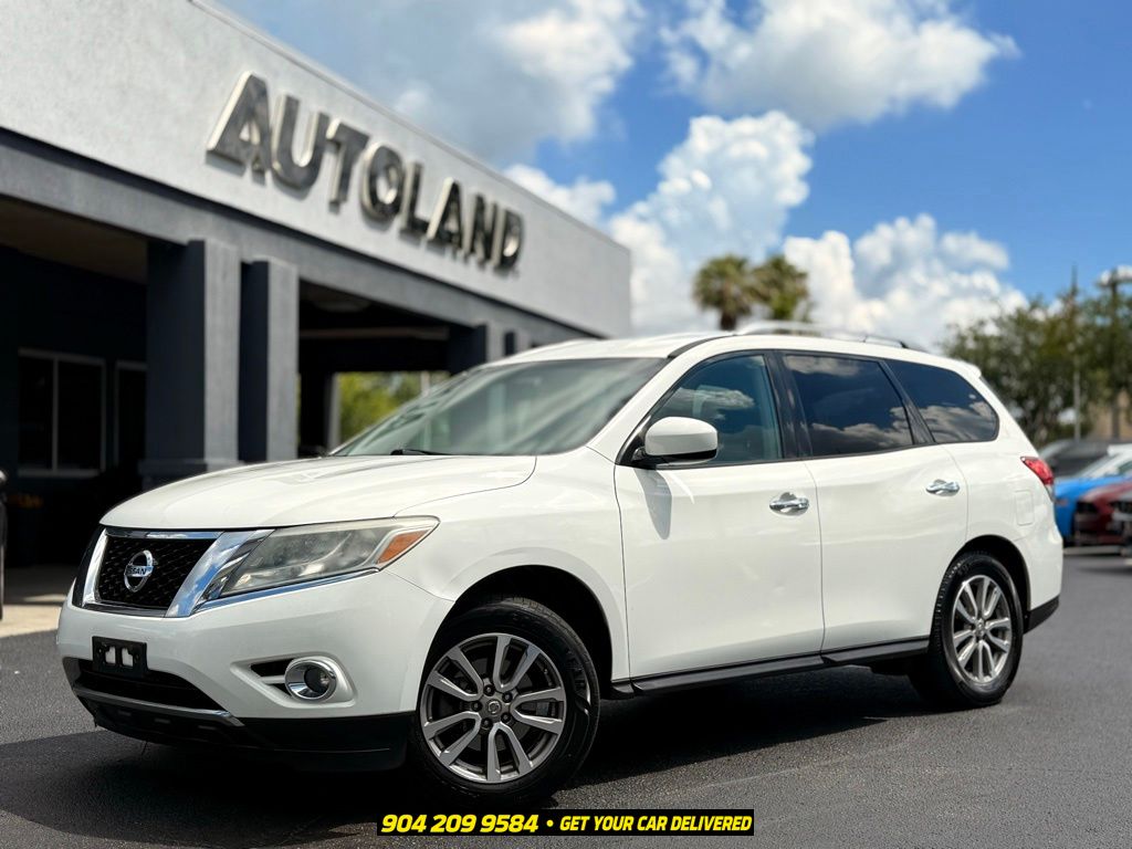 2016 Nissan Pathfinder SV   