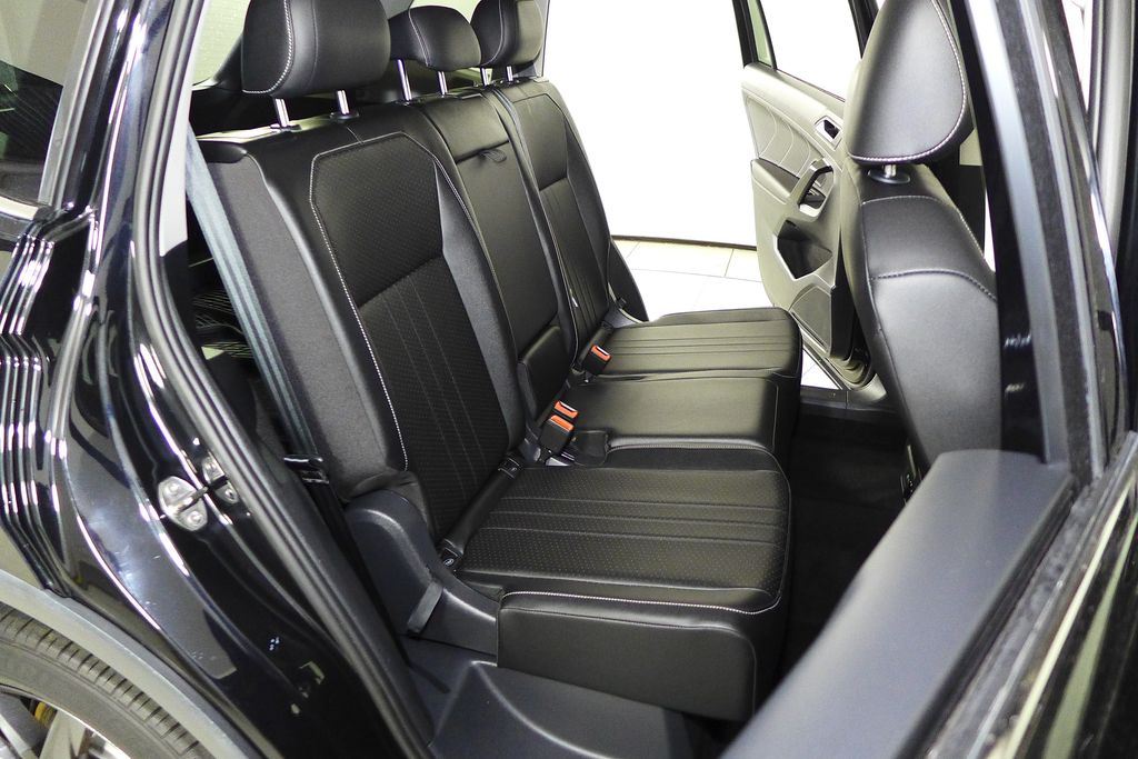 Thumbnail: 2023 Volkswagen Tiguan - 19