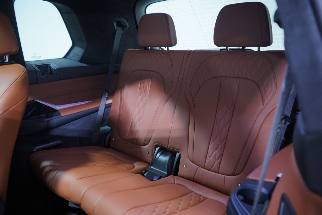 Thumbnail: 2023 BMW X7 - 10