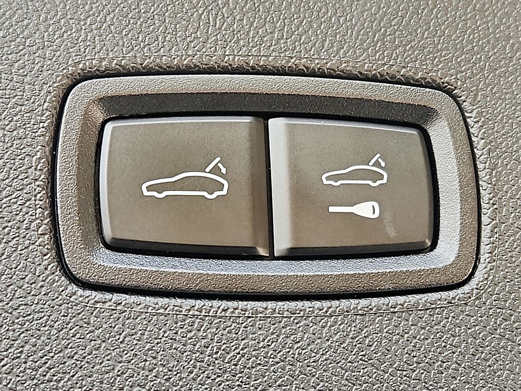 Thumbnail: 2023 Porsche Cayenne - 30