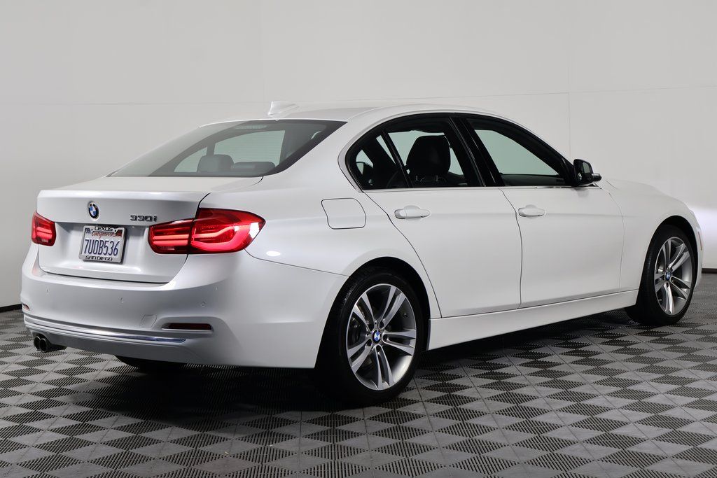 Thumbnail: 2017 BMW 3 Series - 4
