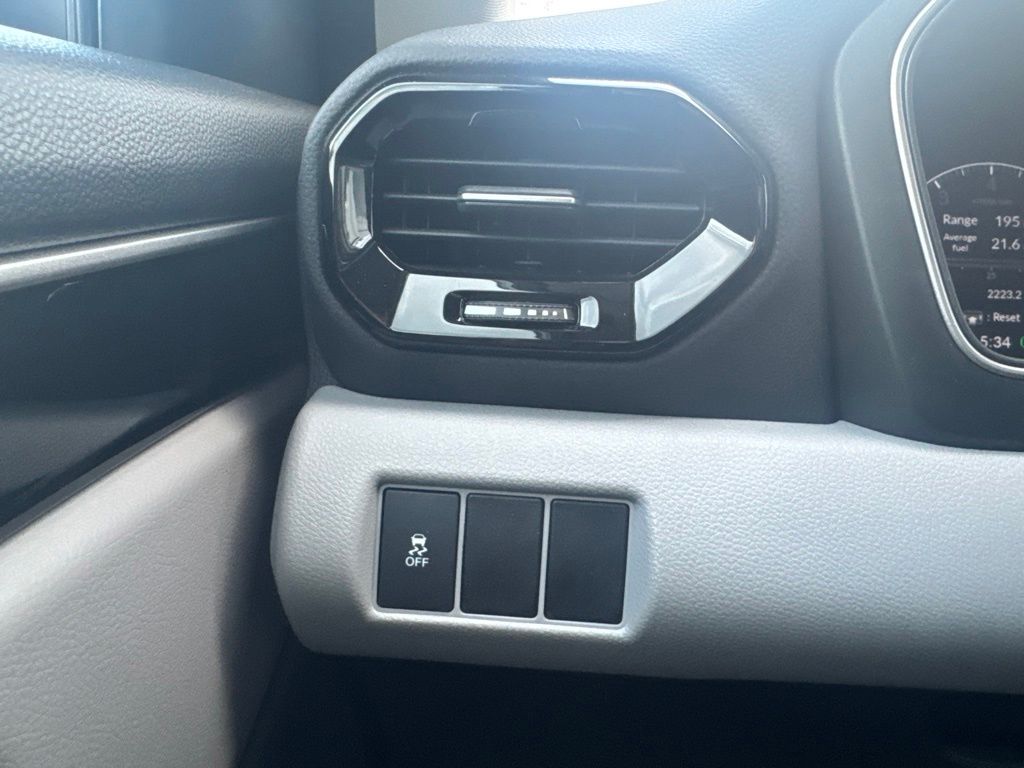 Certified Used 2023  Honda LX image 24
