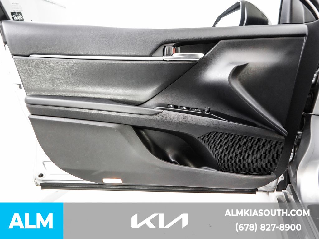 2018 Toyota Camry LE photo 40