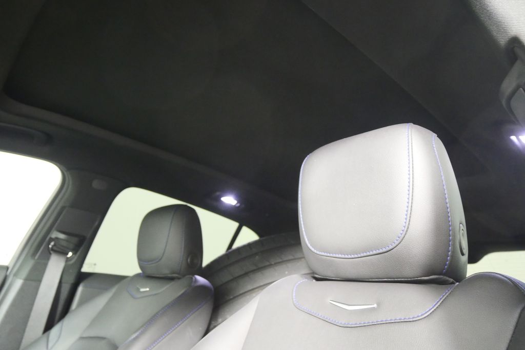 Thumbnail: 2024 Cadillac XT4 - 12