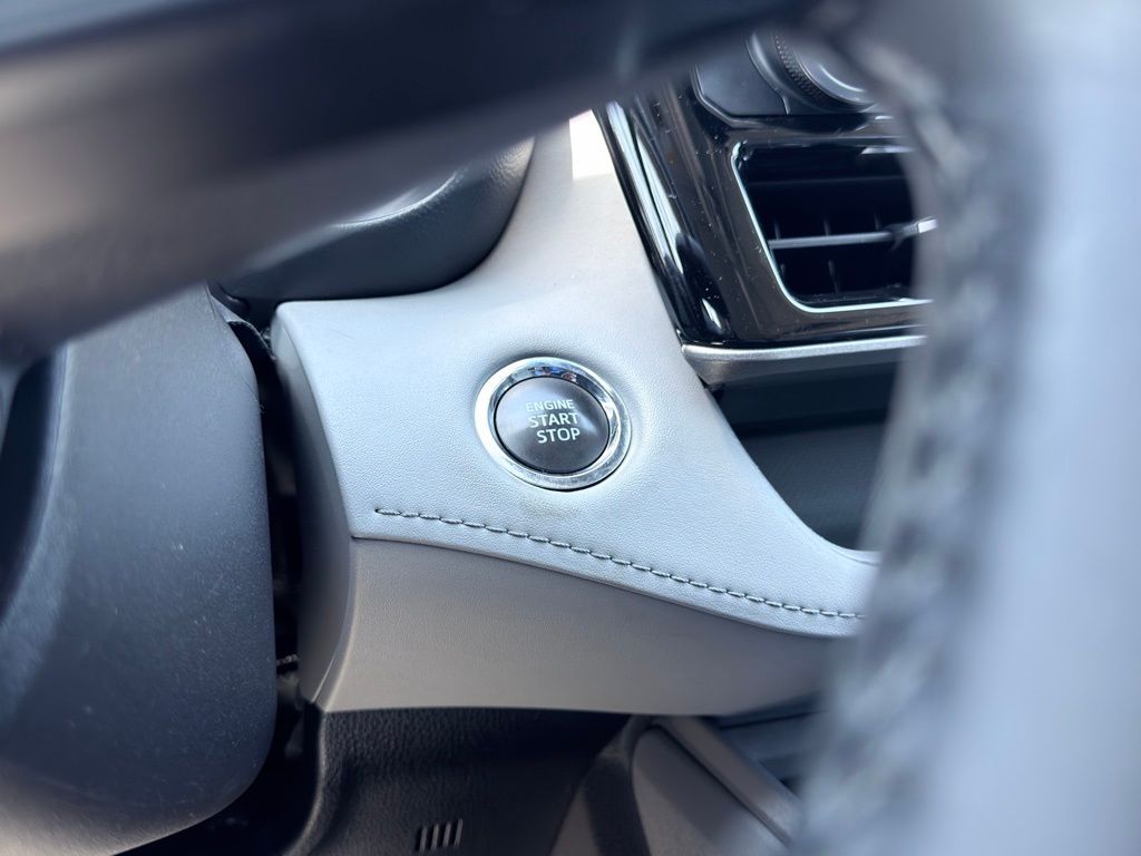 2022 Toyota Highlander XLE - Photo 14