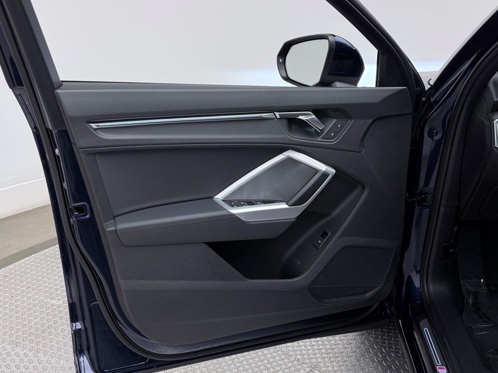 Thumbnail: 2021 Audi Q3 - 27