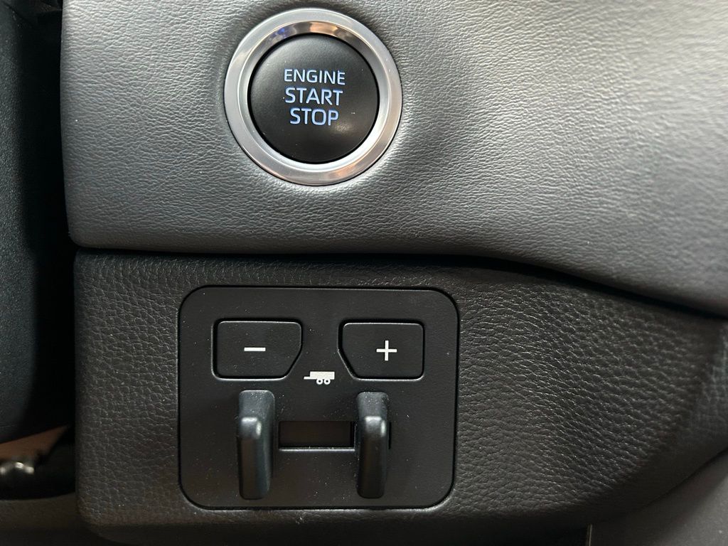 2023 Toyota Tundra Platinum 28