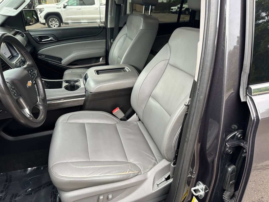 2018 Chevrolet Suburban LT 34