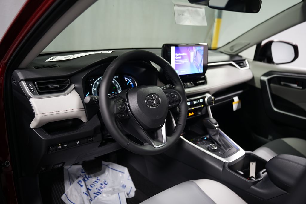 Thumbnail: 2025 Toyota RAV4 - 11