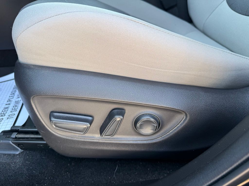 Thumbnail: 2021 Toyota RAV4 - 15