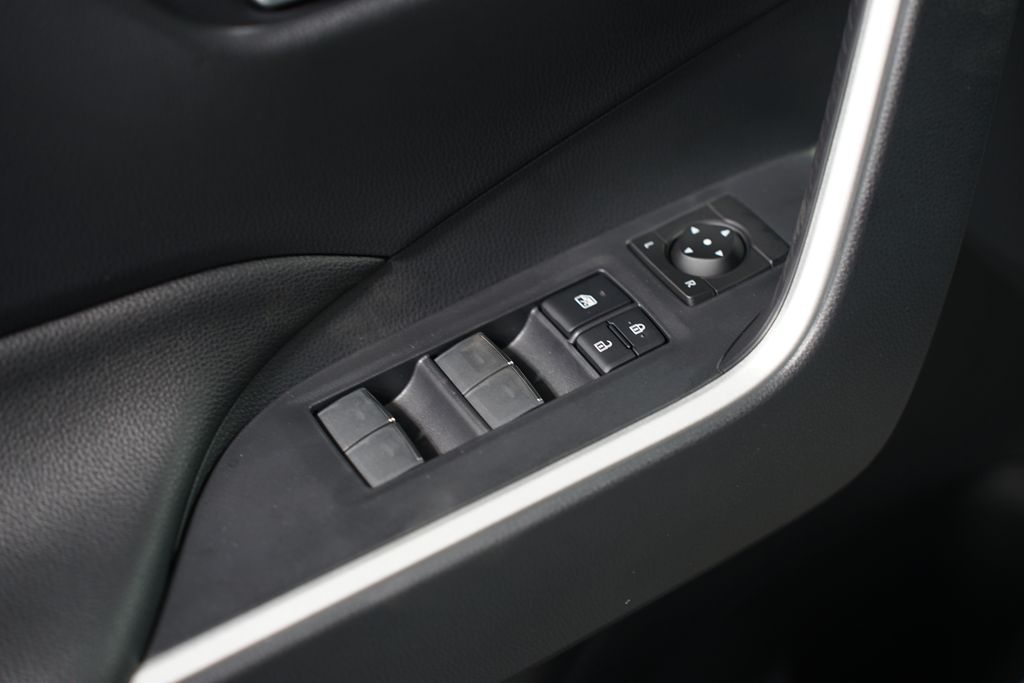 2025 Toyota RAV4 XLE 31