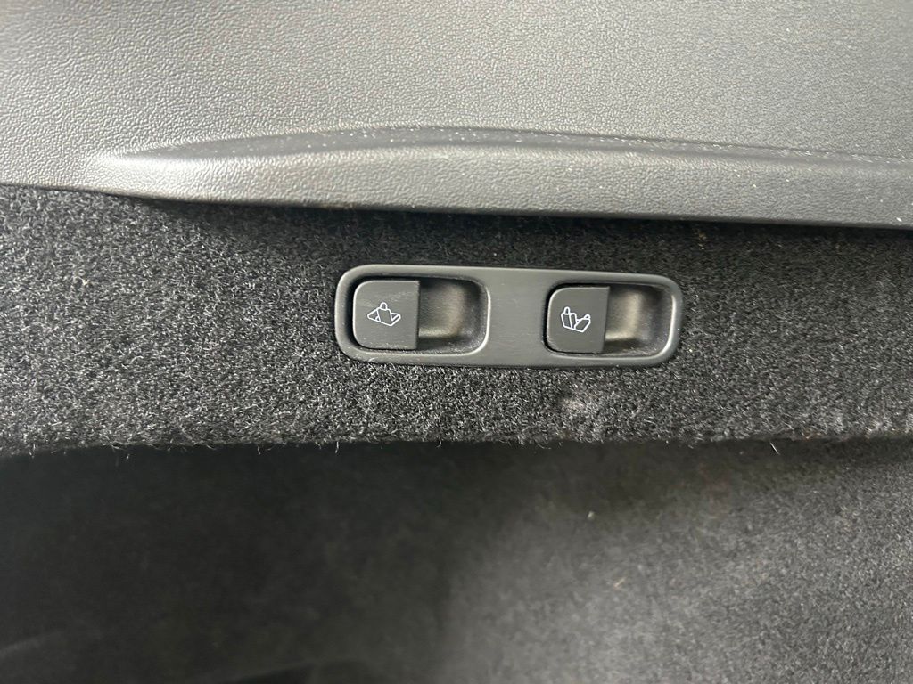 Used 2024  Tesla  image 30