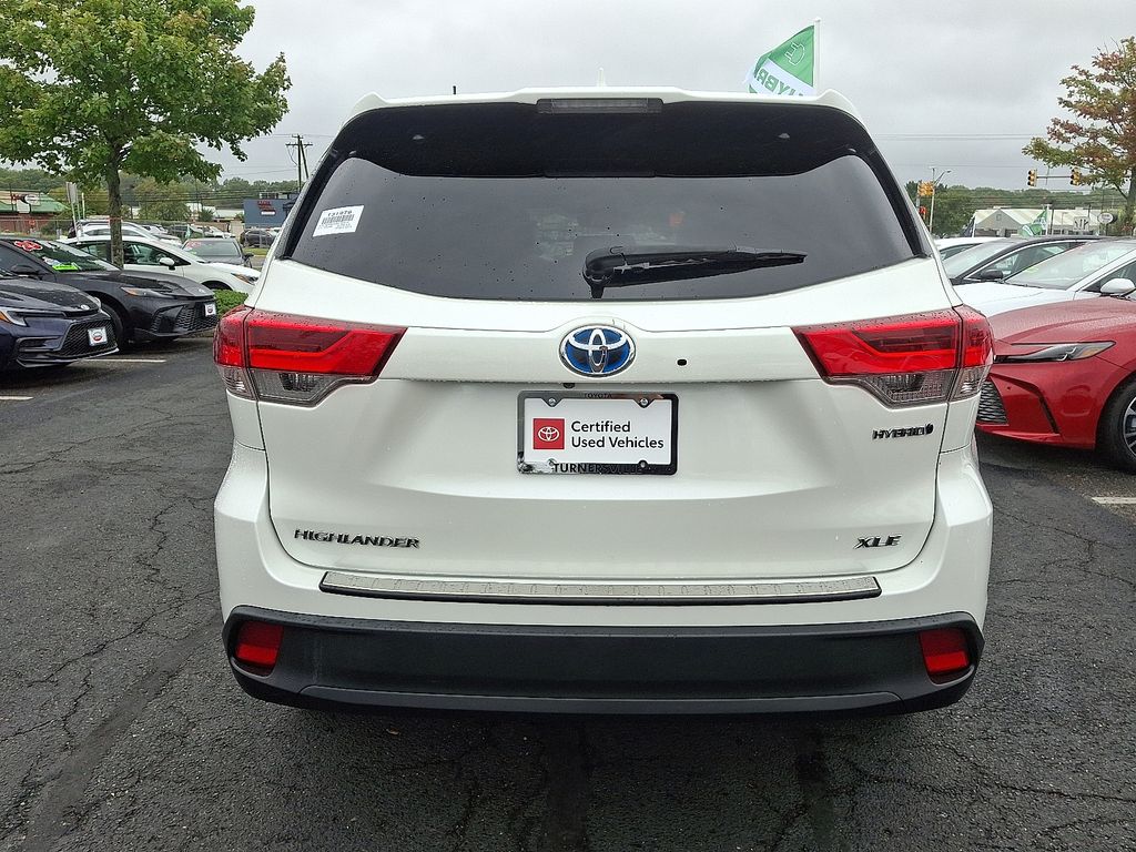 Thumbnail: 2017 Toyota Highlander - 5