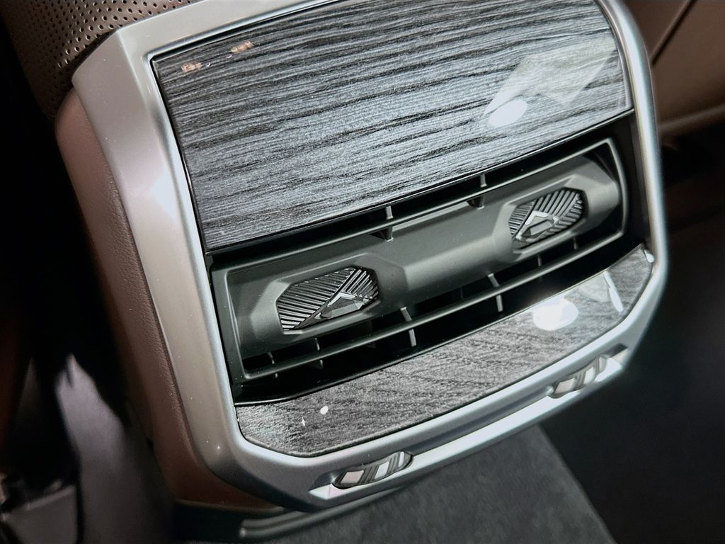 Thumbnail: 2025 BMW i7 - 18