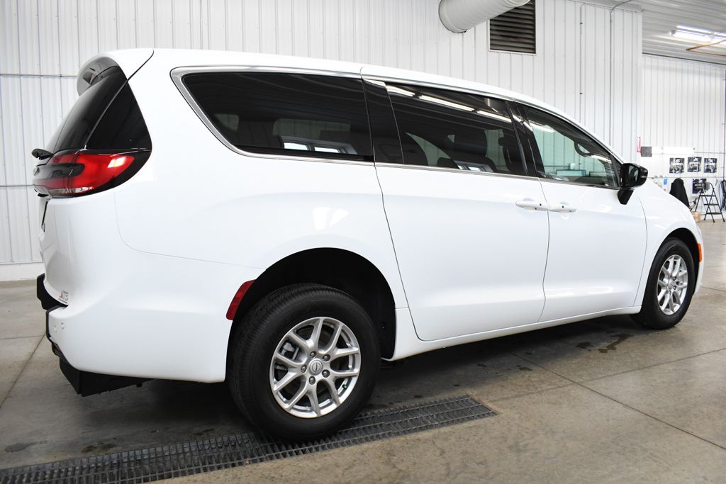 Used 2026 White Chrysler Select image 12