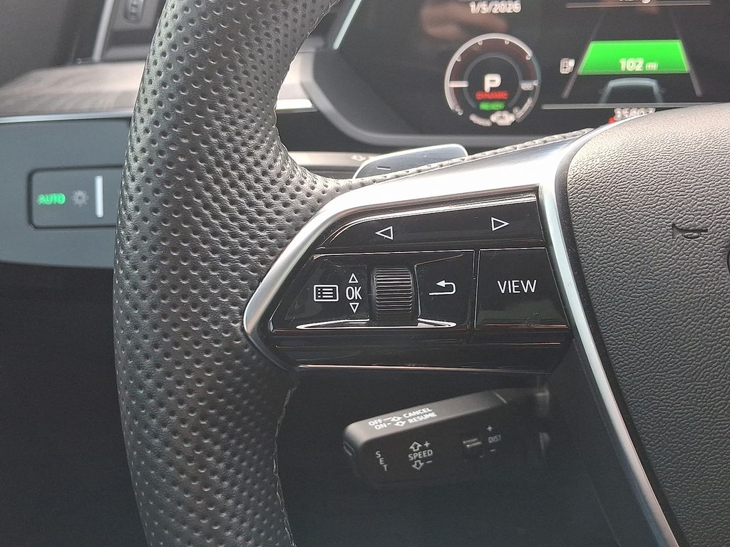 Thumbnail: 2022 Audi e-tron S - 22