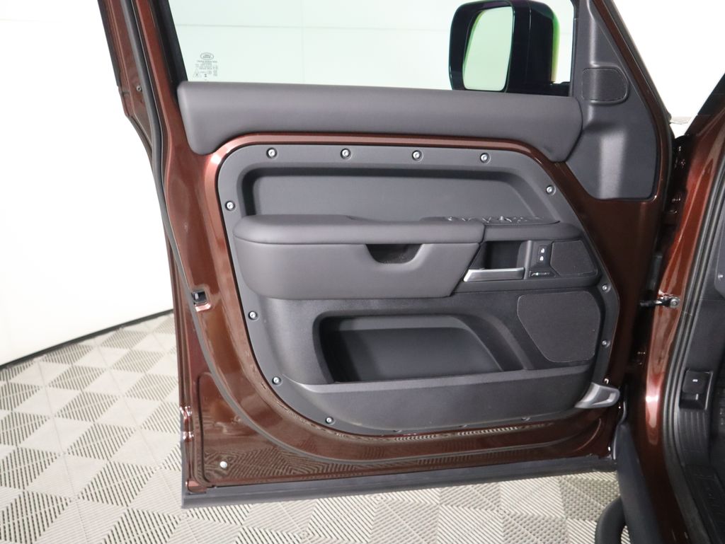 Thumbnail: 2025 Land Rover Defender - 26