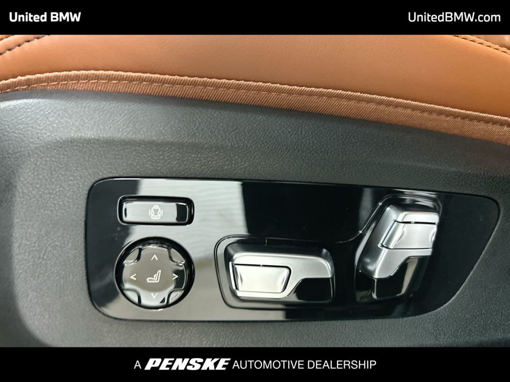 Thumbnail: 2026 BMW X7 - 12