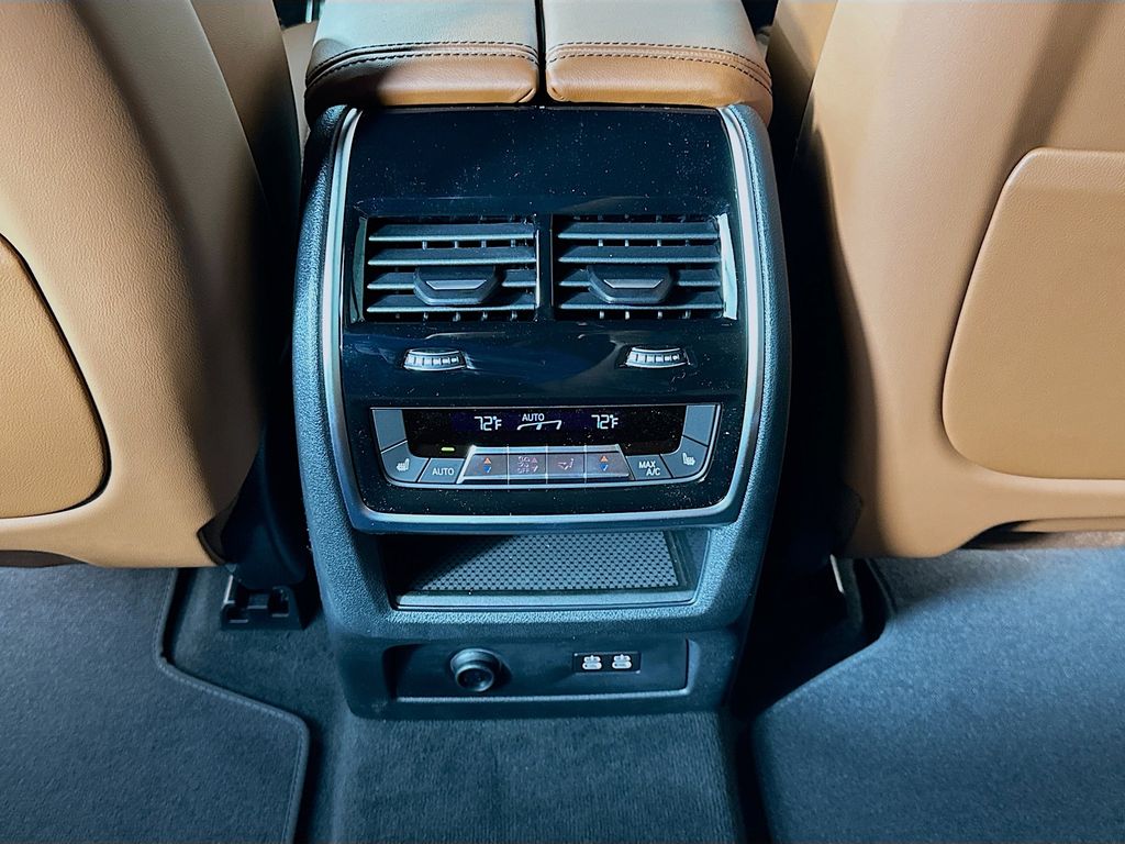 Thumbnail: 2027 BMW X7 - 18